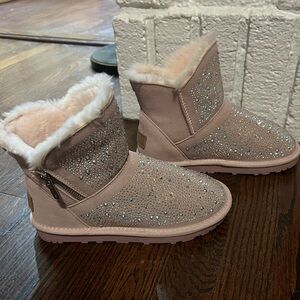 NWOT Monnalisa girls pink leather boots with rhinestones. Euro size 35/US 3.5.